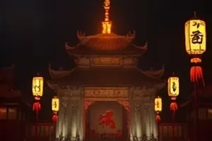 《凌晨四点的面包房》封面：清晨操作台上刚出炉的圆形面包
